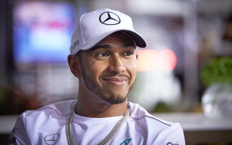 - Lewis Hamilton presenta su nuevo equipo en el Gran Premio de Miami de F1 después de la salida de Angela Cullen
